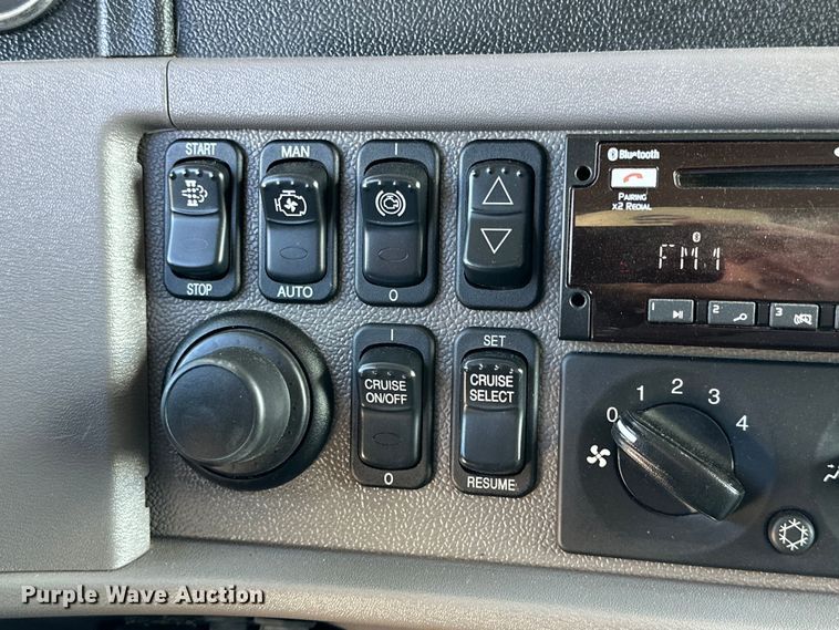 image for item DG4278 2015 Peterbilt  365 crane truck