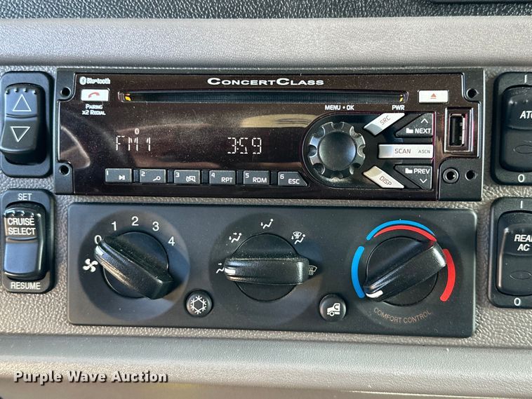 image for item DG4278 2015 Peterbilt  365 crane truck