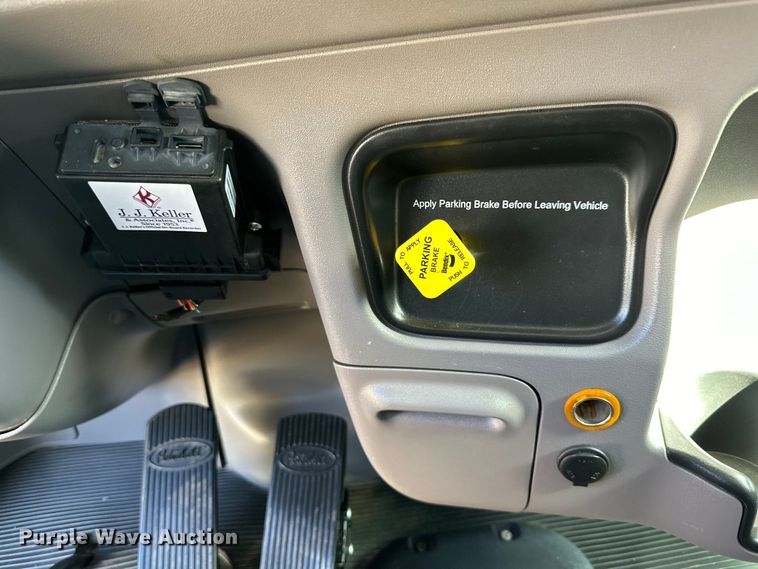 image for item DG4278 2015 Peterbilt  365 crane truck