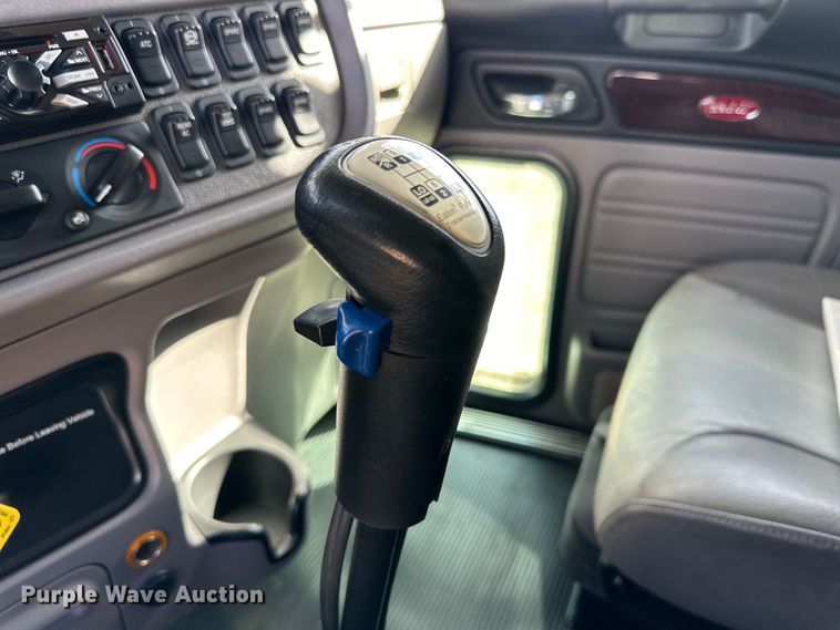 image for item DG4278 2015 Peterbilt  365 crane truck