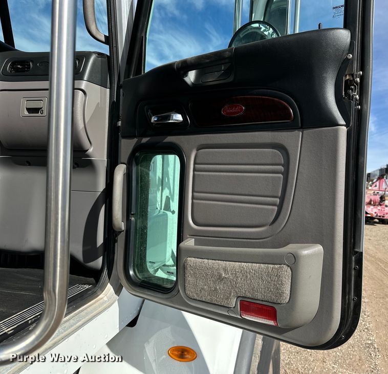 image for item DG4278 2015 Peterbilt  365 crane truck