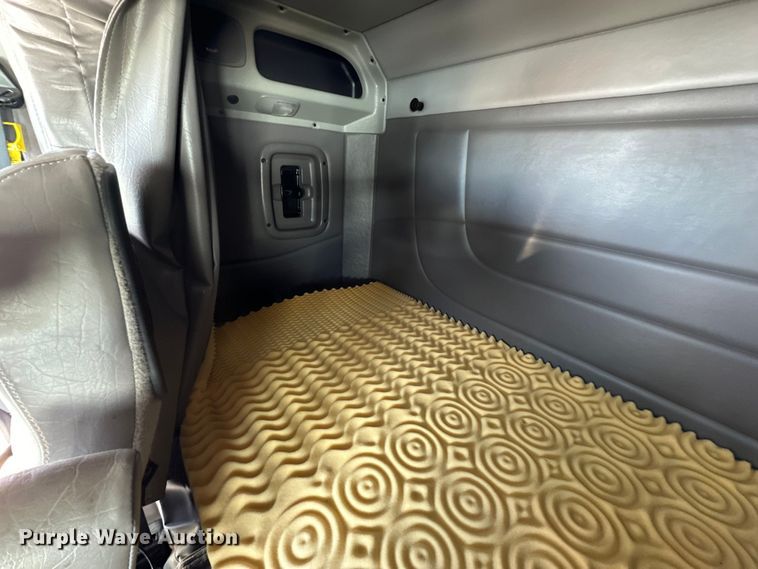 image for item DG4278 2015 Peterbilt  365 crane truck