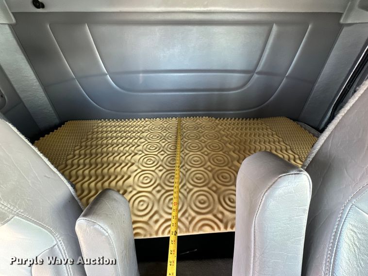 image for item DG4278 2015 Peterbilt  365 crane truck