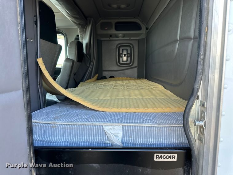 image for item DG4278 2015 Peterbilt  365 crane truck