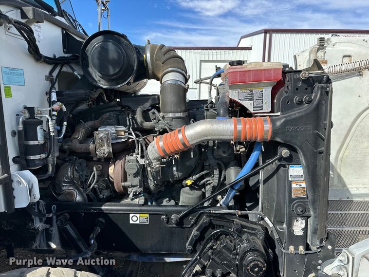 image for item DG4278 2015 Peterbilt  365 crane truck