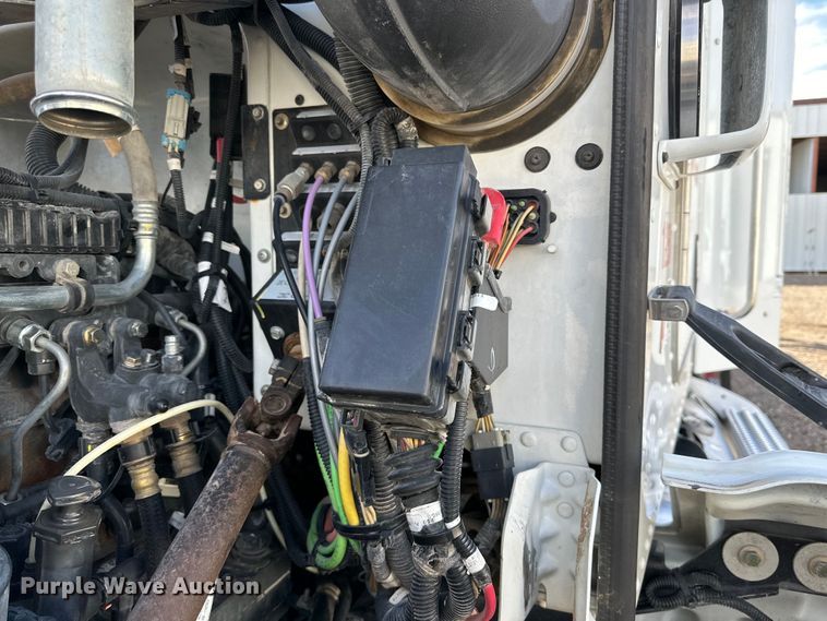 image for item DG4278 2015 Peterbilt  365 crane truck