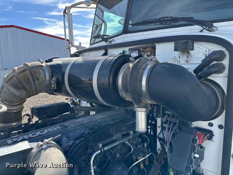 image for item DG4278 2015 Peterbilt  365 crane truck