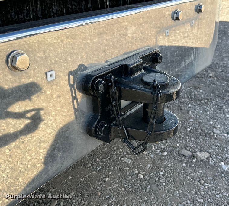 image for item DG4278 2015 Peterbilt  365 crane truck