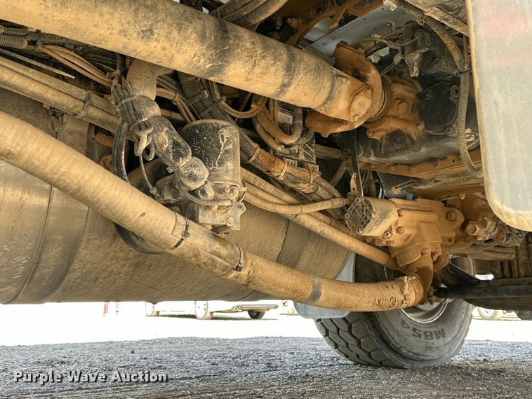 image for item DG4278 2015 Peterbilt  365 crane truck