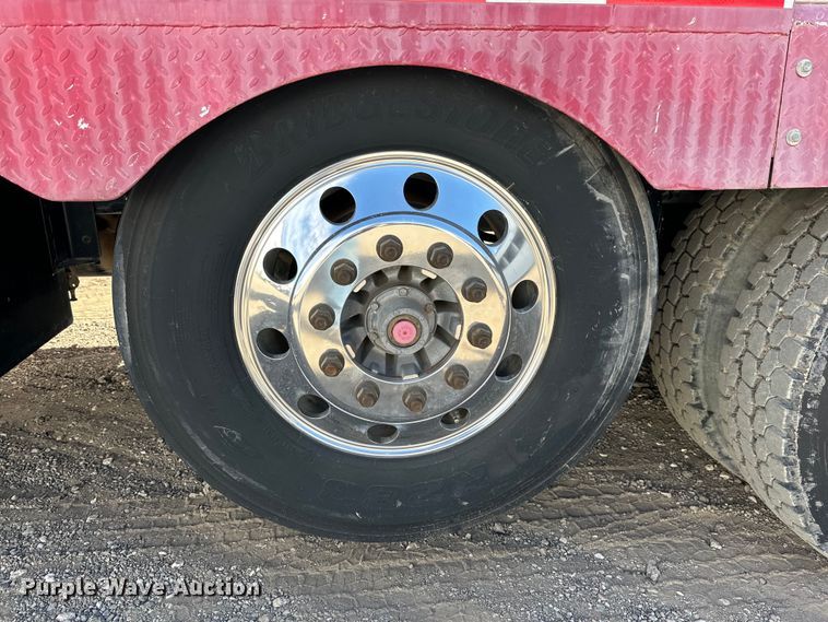 image for item DG4278 2015 Peterbilt  365 crane truck