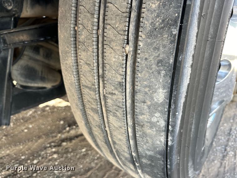 image for item DG4278 2015 Peterbilt  365 crane truck