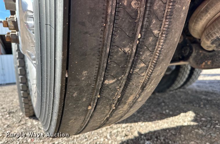 image for item DG4278 2015 Peterbilt  365 crane truck