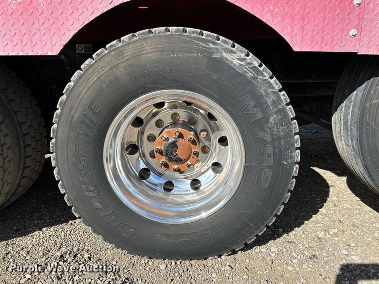 image for item DG4278 2015 Peterbilt  365 crane truck