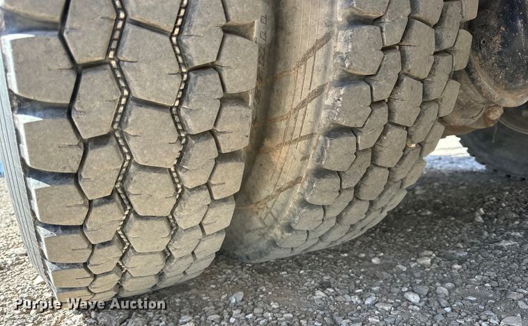 image for item DG4278 2015 Peterbilt  365 crane truck