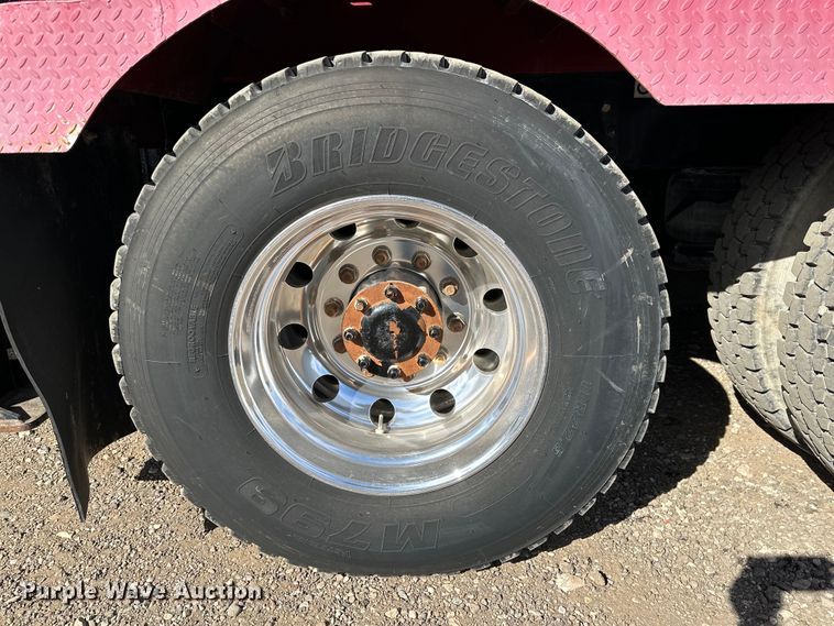 image for item DG4278 2015 Peterbilt  365 crane truck