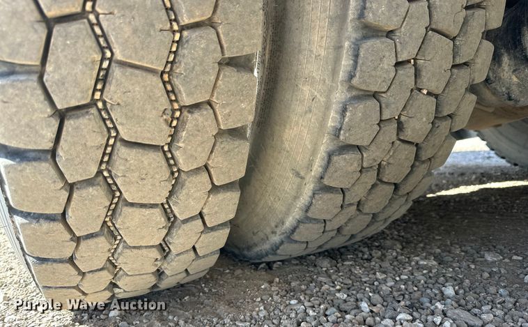 image for item DG4278 2015 Peterbilt  365 crane truck