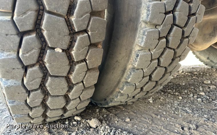 image for item DG4278 2015 Peterbilt  365 crane truck