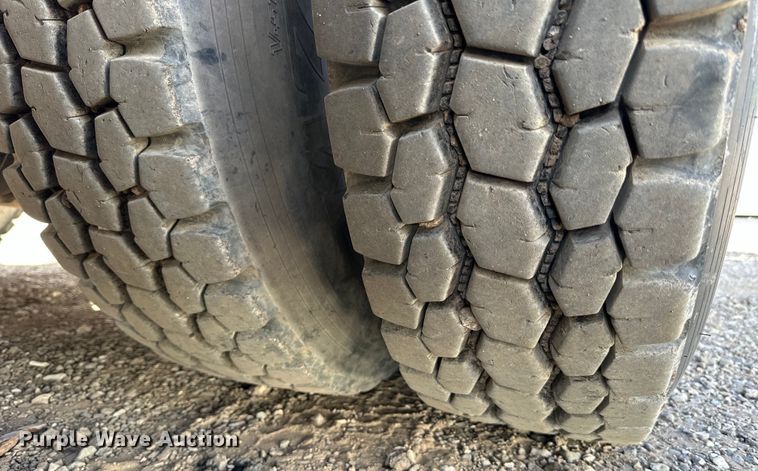 image for item DG4278 2015 Peterbilt  365 crane truck