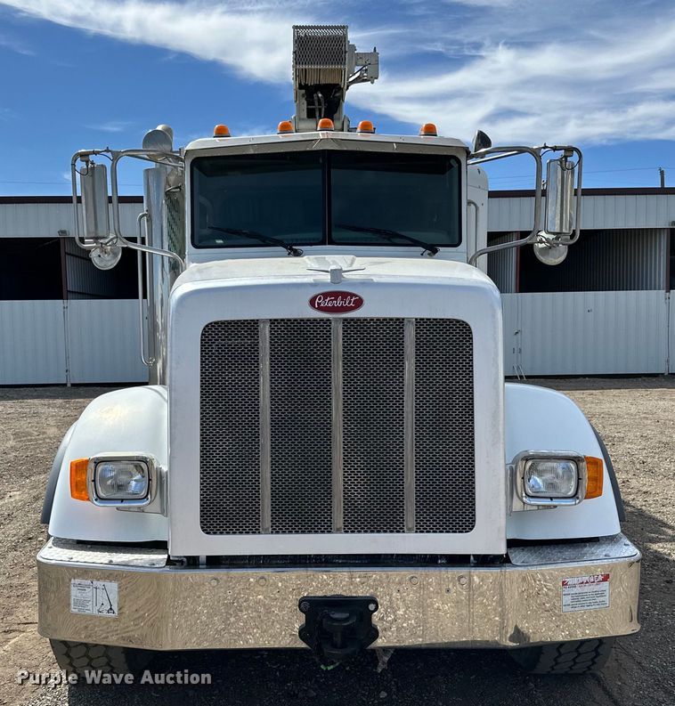 image for item DG4279 2012 Peterbilt 365 crane truck