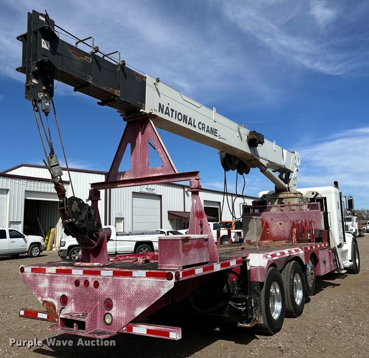 image for item DG4279 2012 Peterbilt 365 crane truck