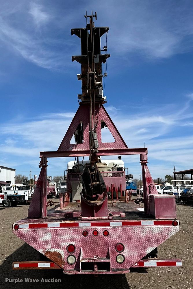 image for item DG4279 2012 Peterbilt 365 crane truck