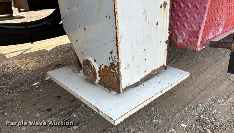 image for item DG4279 2012 Peterbilt 365 crane truck