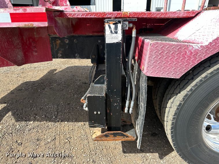 image for item DG4279 2012 Peterbilt 365 crane truck