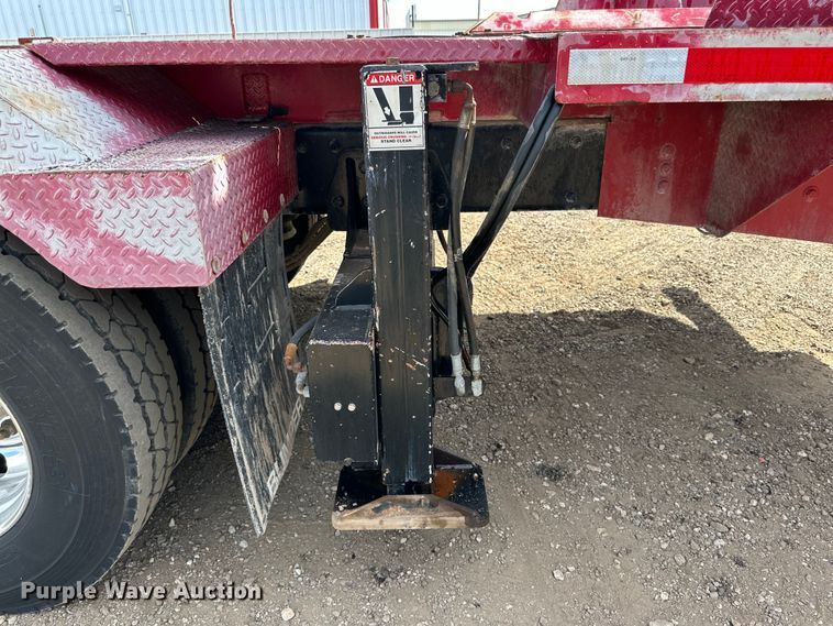 image for item DG4279 2012 Peterbilt 365 crane truck