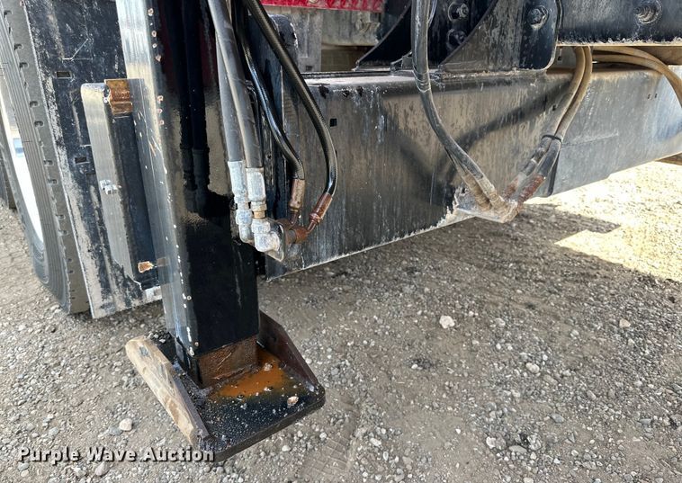 image for item DG4279 2012 Peterbilt 365 crane truck