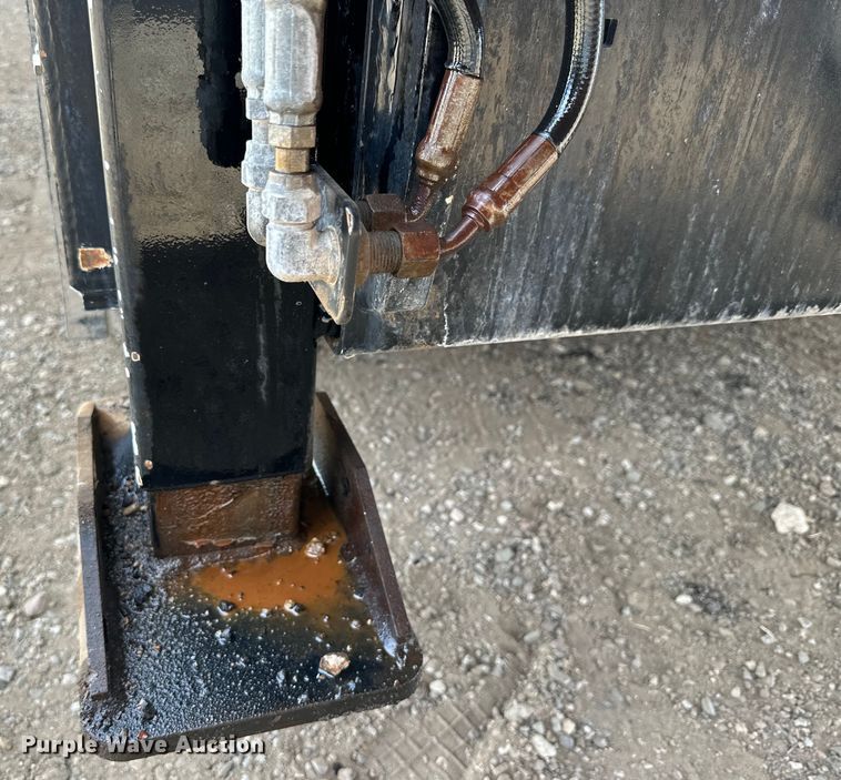 image for item DG4279 2012 Peterbilt 365 crane truck