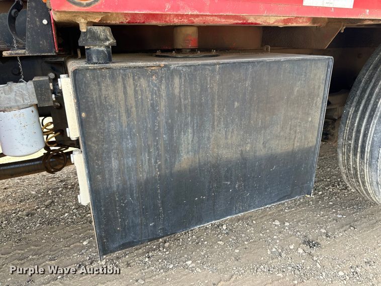 image for item DG4279 2012 Peterbilt 365 crane truck