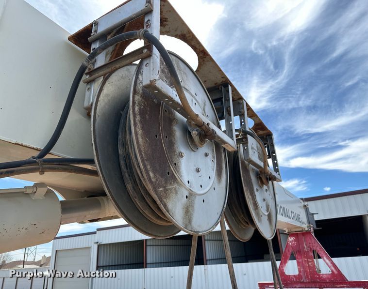 image for item DG4279 2012 Peterbilt 365 crane truck