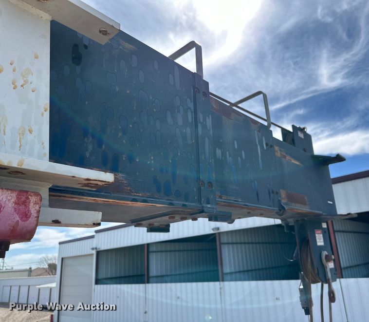 image for item DG4279 2012 Peterbilt 365 crane truck