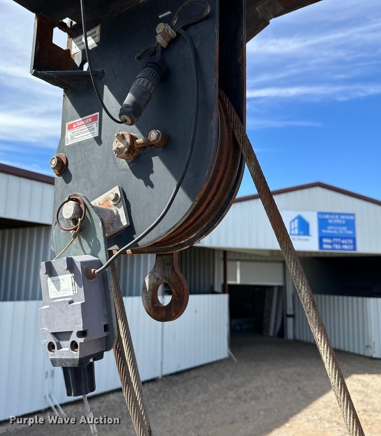 image for item DG4279 2012 Peterbilt 365 crane truck