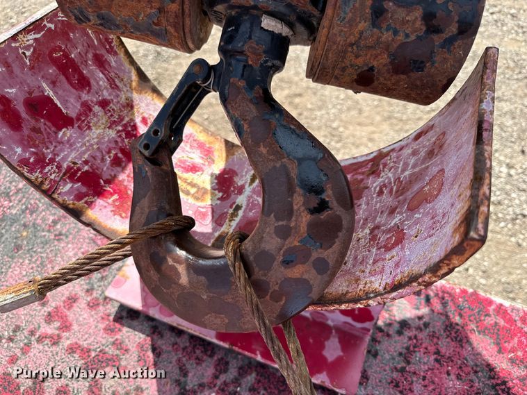 image for item DG4279 2012 Peterbilt 365 crane truck