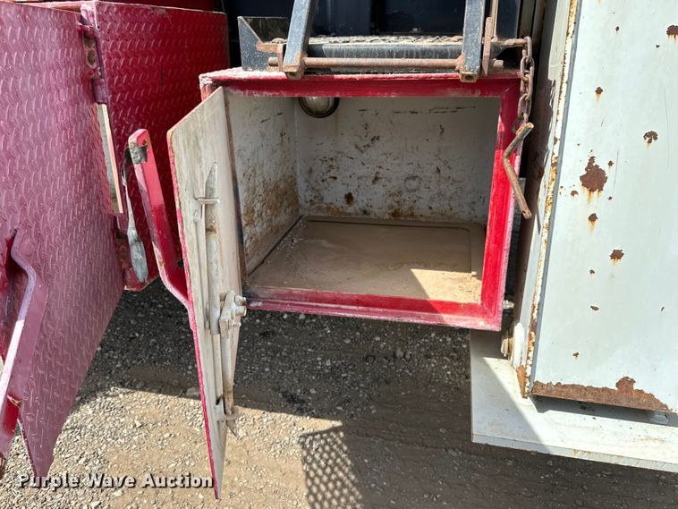 image for item DG4279 2012 Peterbilt 365 crane truck