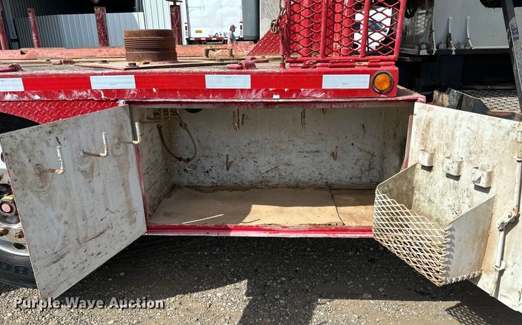 image for item DG4279 2012 Peterbilt 365 crane truck