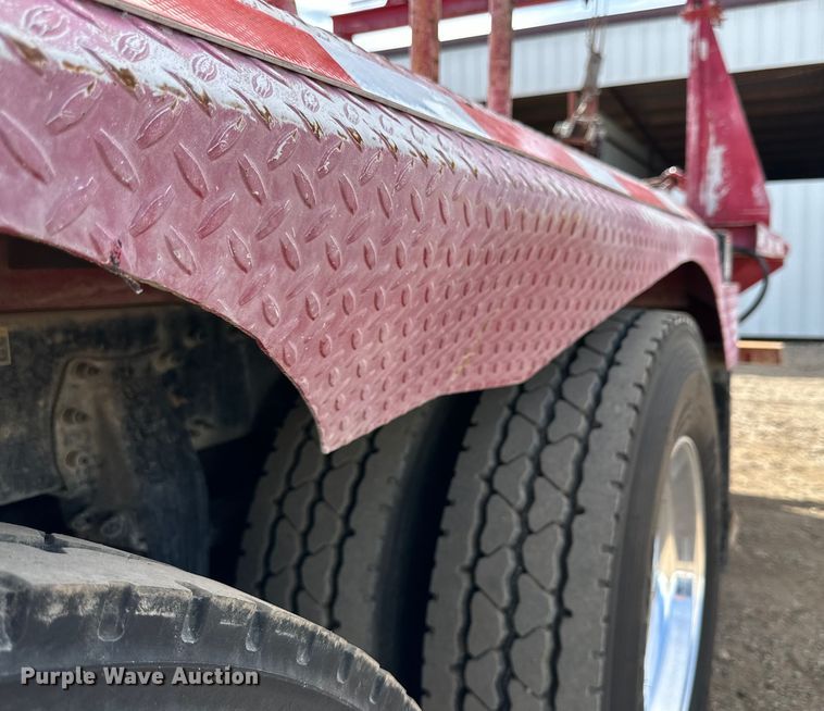 image for item DG4279 2012 Peterbilt 365 crane truck