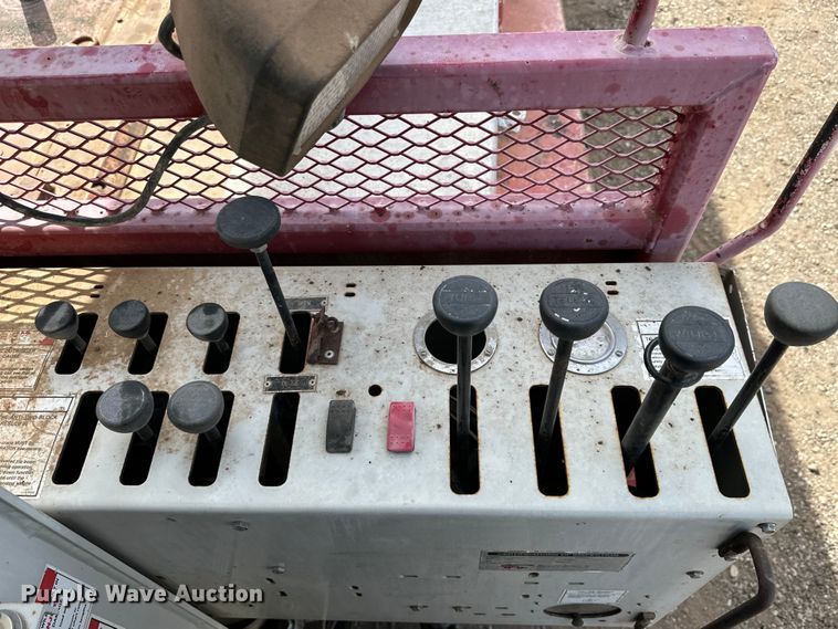 image for item DG4279 2012 Peterbilt 365 crane truck