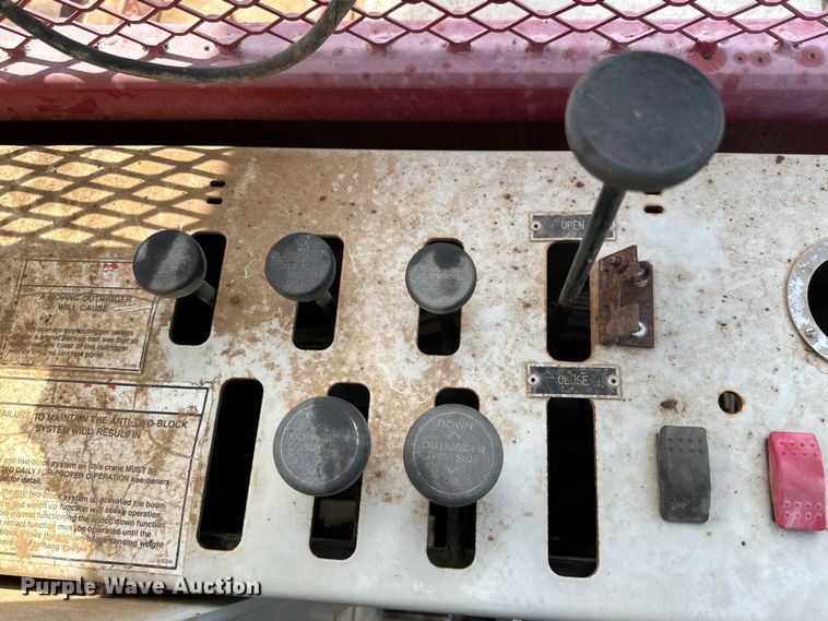 image for item DG4279 2012 Peterbilt 365 crane truck