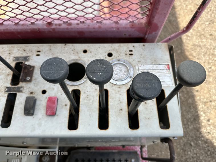 image for item DG4279 2012 Peterbilt 365 crane truck