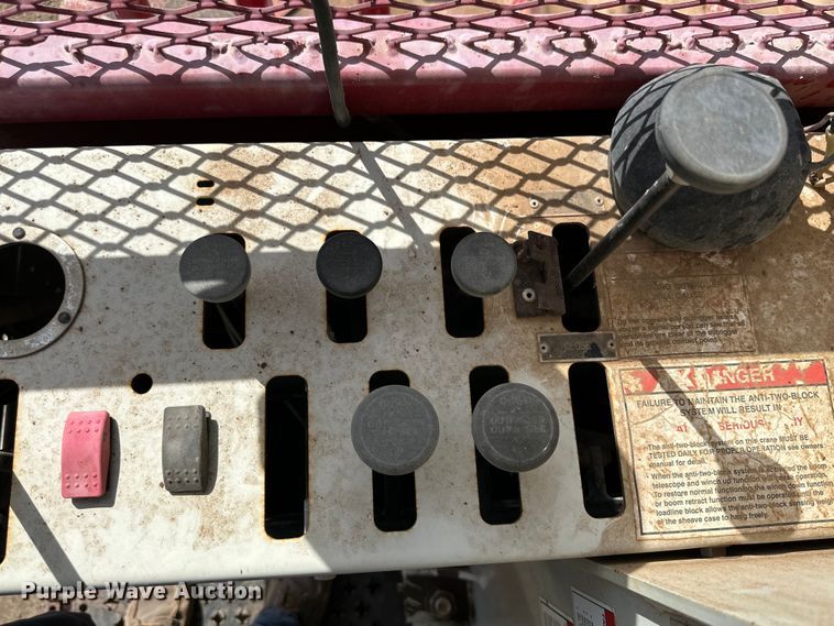 image for item DG4279 2012 Peterbilt 365 crane truck