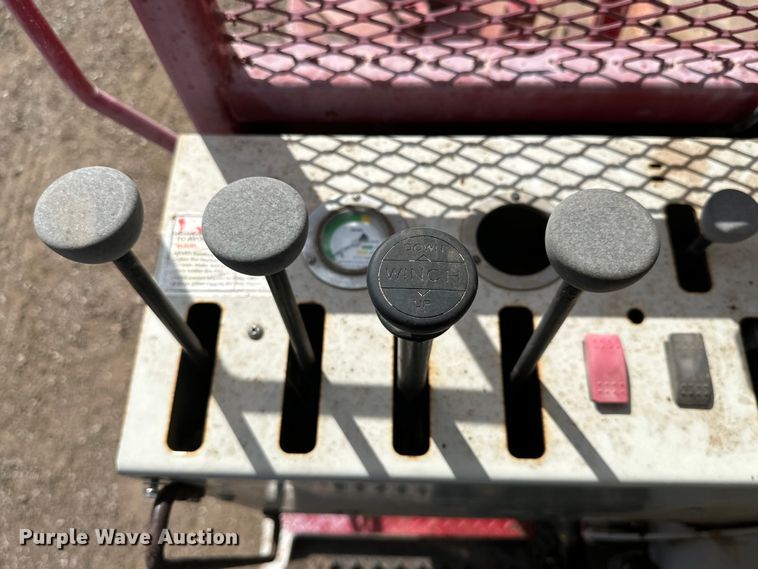 image for item DG4279 2012 Peterbilt 365 crane truck