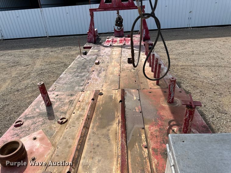 image for item DG4279 2012 Peterbilt 365 crane truck