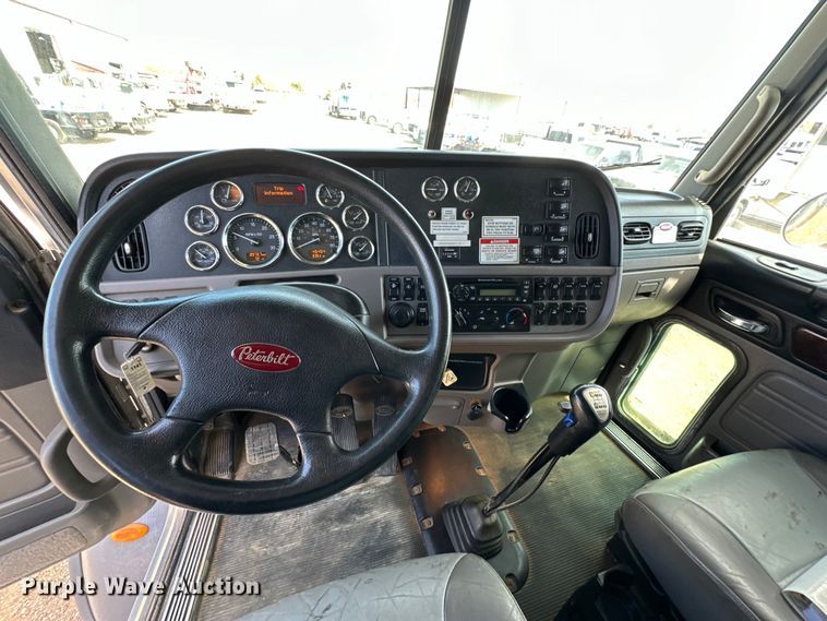 image for item DG4279 2012 Peterbilt 365 crane truck