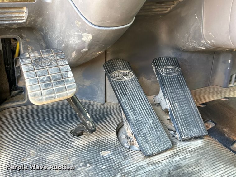 image for item DG4279 2012 Peterbilt 365 crane truck