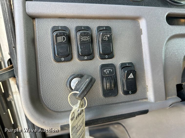 image for item DG4279 2012 Peterbilt 365 crane truck