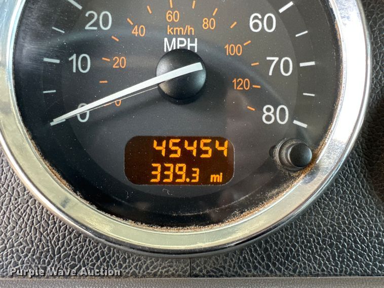 image for item DG4279 2012 Peterbilt 365 crane truck