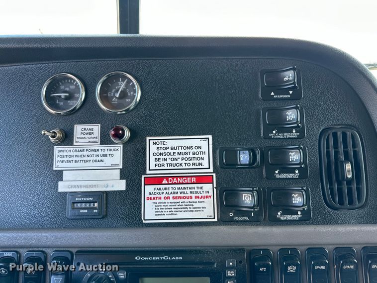 image for item DG4279 2012 Peterbilt 365 crane truck