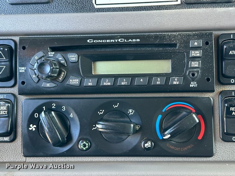 image for item DG4279 2012 Peterbilt 365 crane truck